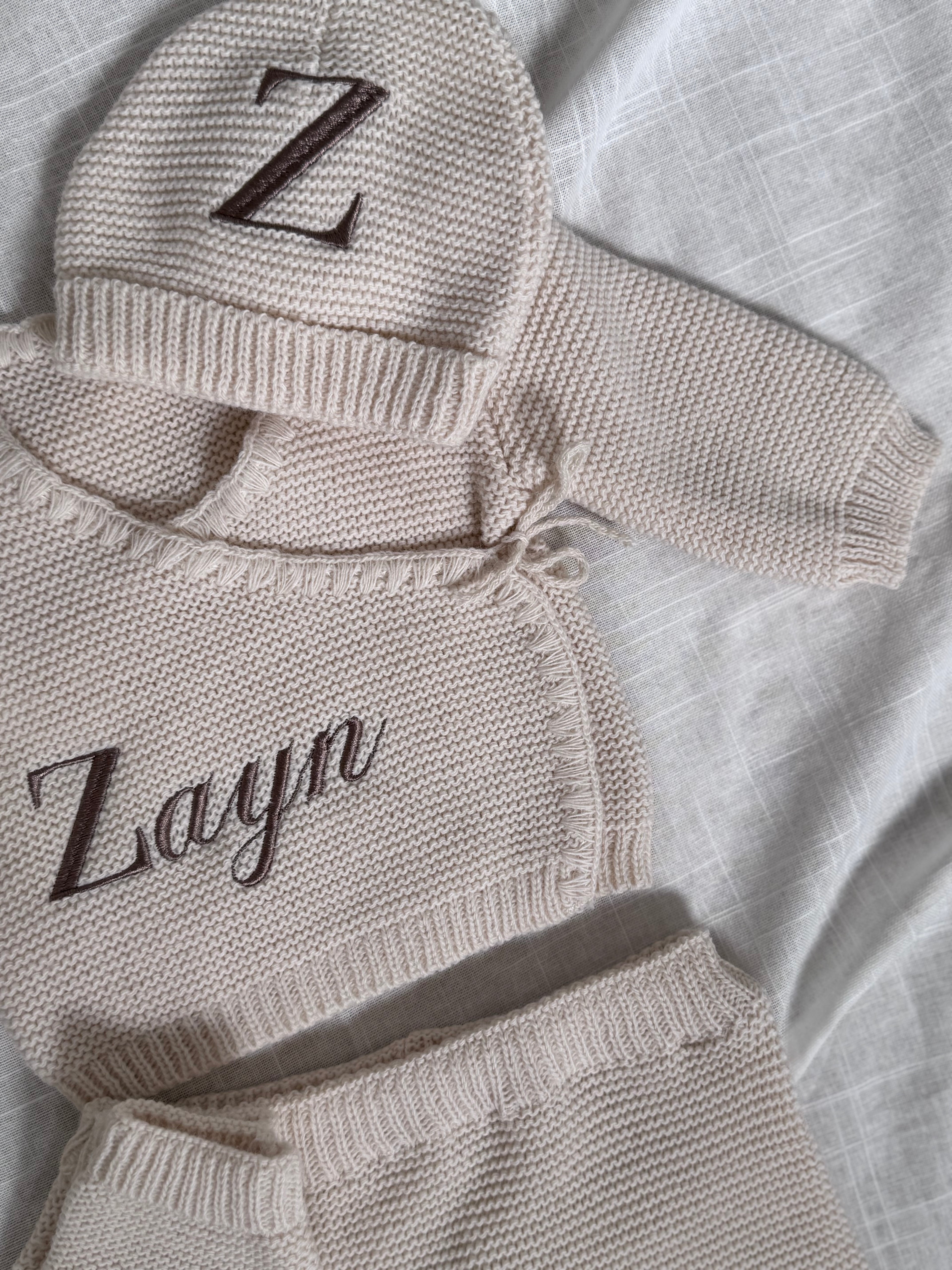 Tenue de naissance beige en maille - 4 pièces