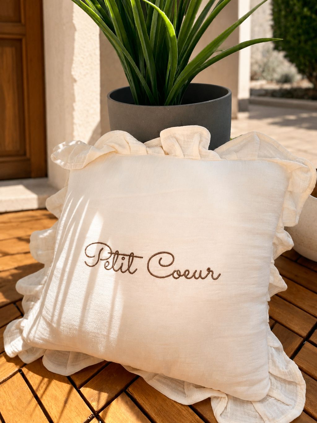 Coussin à volants en gaze de coton
